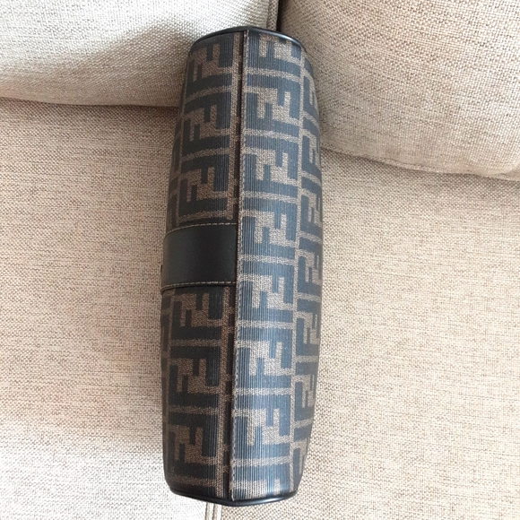 Fendi zucca crossbody or shoulder bag with detachable and adjustable strap. - Picture 6 of 16